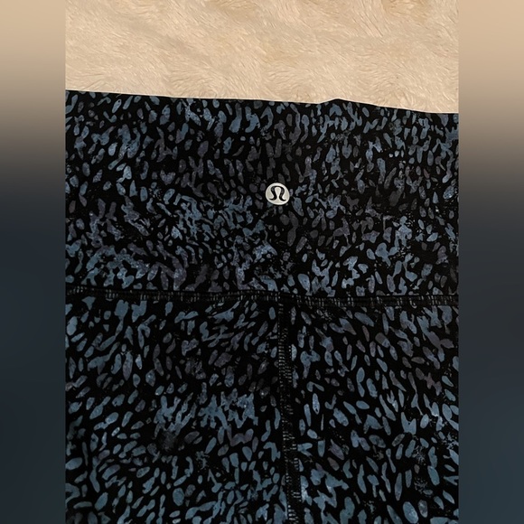 LULULEMON Wunder Under Crop (Hi-Rise) Size 8 - Picture 5 of 6